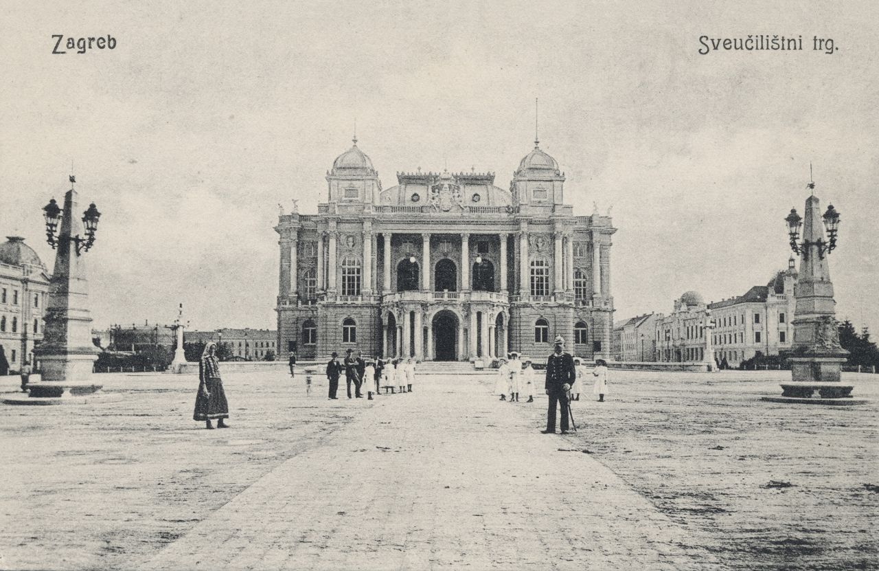 Sveučilišni trg (današnji Trg Republike Hrvatske), prije izgradnje Meštrovićevog Zdenca, oko 1905. godine